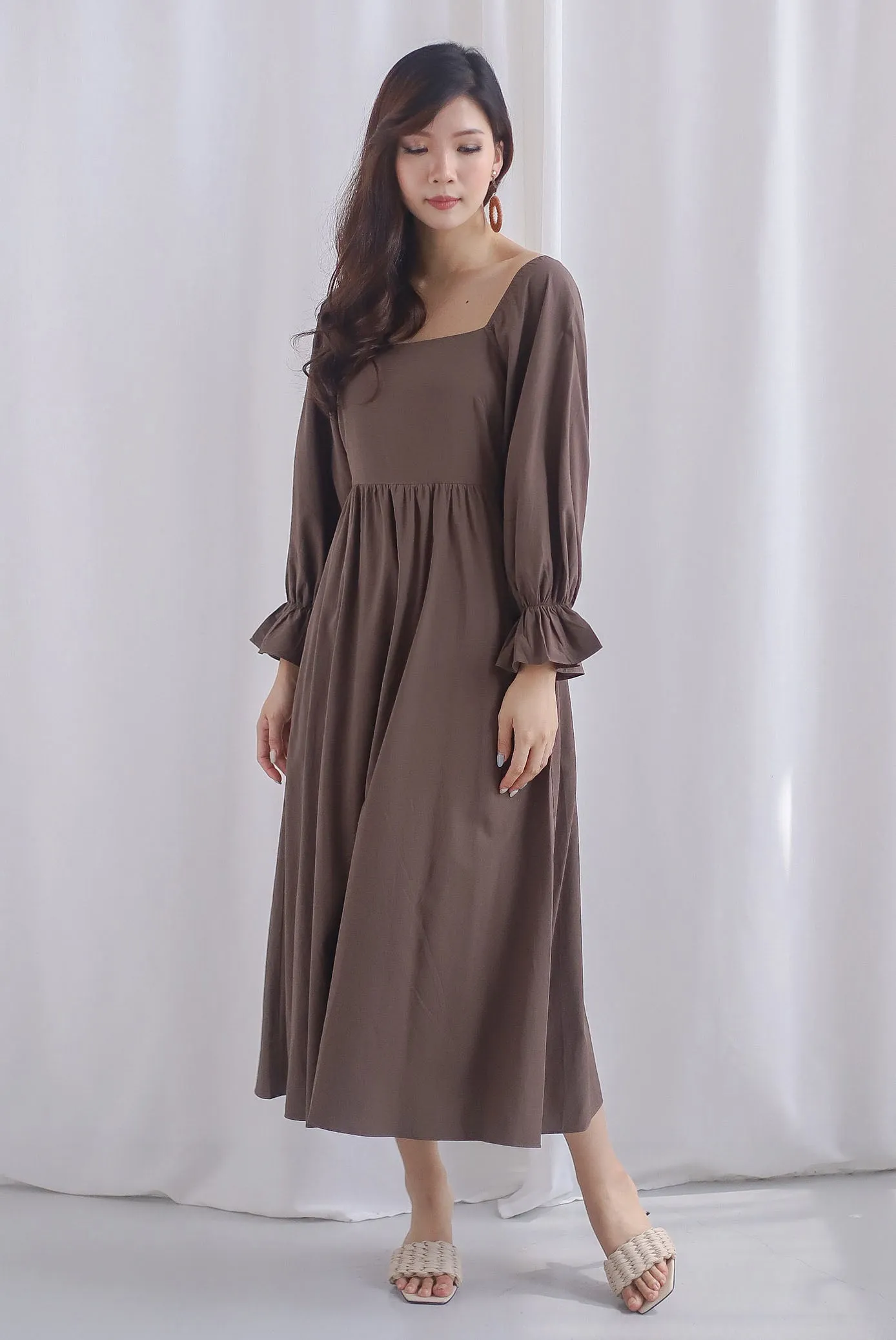 Karlina Puffy Sleeve Square Neckline Midi Dress In Brown