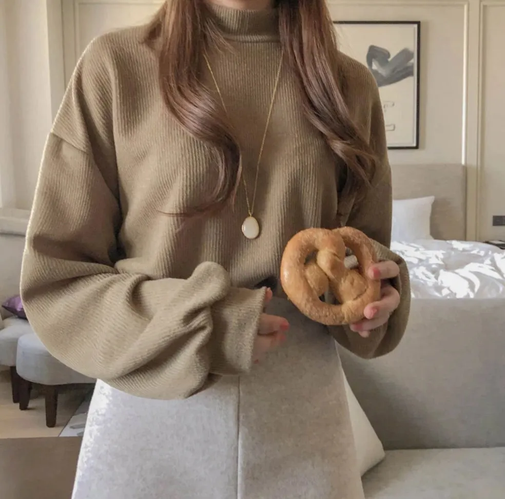 [Korean Style] Cherry Puff Sleeve Turtleneck